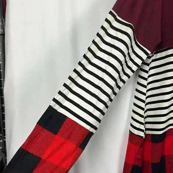 Zenana Women’s Color Block Top XL Red/Black Round Neck Pullover Curved Hem - Picture 4 of 10